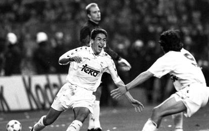 Su primer gol fue en la 10ª Jornada de la temporada 1994-95, una semana después de debutar en La Romareda contra el Zaragoza, con un tanto por la escuadra a pase de Laudrup en el derbi ante el Atlético.