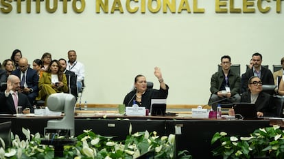 Guadalupe Taddei Zavala en la sesión extraordinaria del Consejo General del Instituto Nacional Electoral, el 1 de junio.