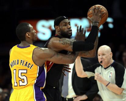 Metta World Peace pelea con LeBron James