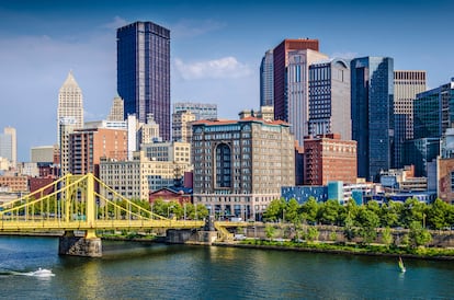 'Skyline' de la ciudad de Pittsburgh y el río Allegheny, en Pensilvania (EE UU).