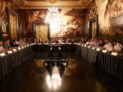 Reunió de la Junta de Seguretat a l'Ajuntament de Barcelona.