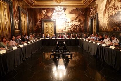 Reunió de la Junta de Seguretat a l'Ajuntament de Barcelona.