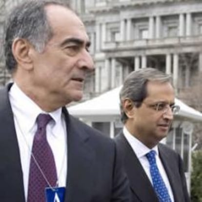 El consejero ejecutivo de Morgan Stanley, John Mack, junto con el director ejecutivo de Citigroup, Vikram Pandit.