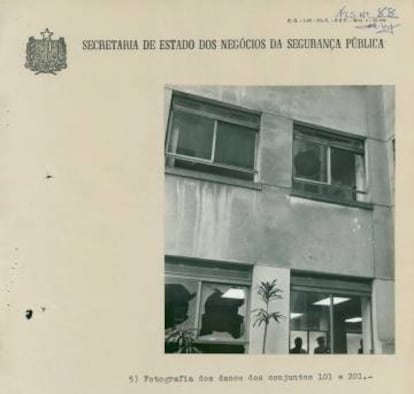 Documentos referentes à explosão de bomba jogada do alto de um prédio para atingir o Quartel General do 2o. Exército. Duas funcionárias de uma loja ficaram feridas.