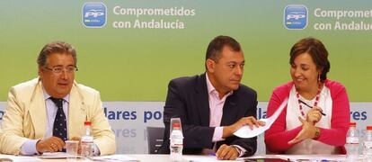 Zoido, Sanz y Corredera, ayer, en el comit&eacute; de direcci&oacute;n del PP andaluz..