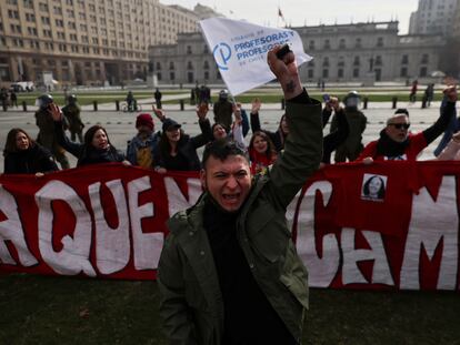 Manifestación de profesores en Santiago, Chile, el 26 de julio 2023.