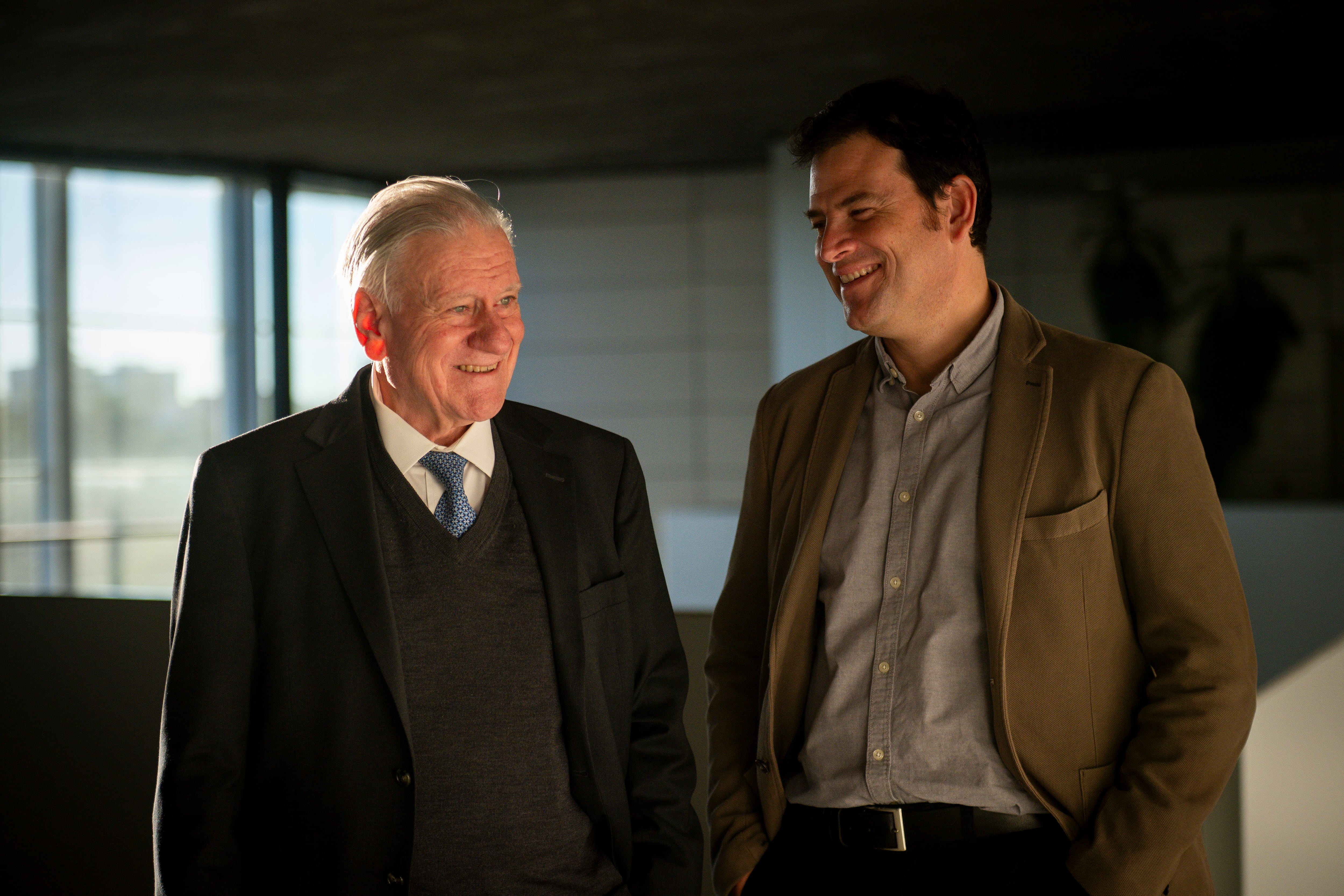 Los cardiólogos Valentín Fuster y Borja Ibáñez (derecha), en el Centro Nacional de Investigaciones Cardiovasculares, en Madrid, el 3 de noviembre.