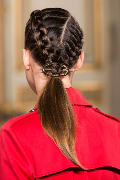 Trenzas de raíz + pasador + coleta= solo apto para barrocas empedernidas.