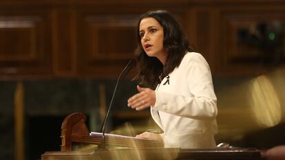 La presidenta de Ciudadanos, Inés Arrimadas, interviene durante el pleno en el que se debate la moción de censura planteada por Vox.