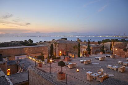 Terraza de la fortaleza del hotel Cap Rocat, escenario del festival del mismo nombre, en una fortaleza marítima de la mallorquina Cala Blava. 