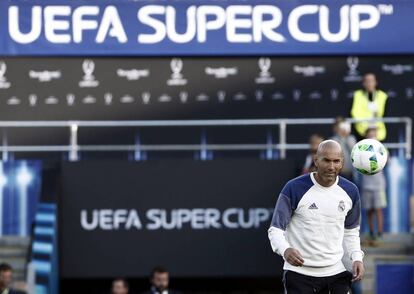 Zidane, durante un entrenamiento en el estadio de Lerkendal.