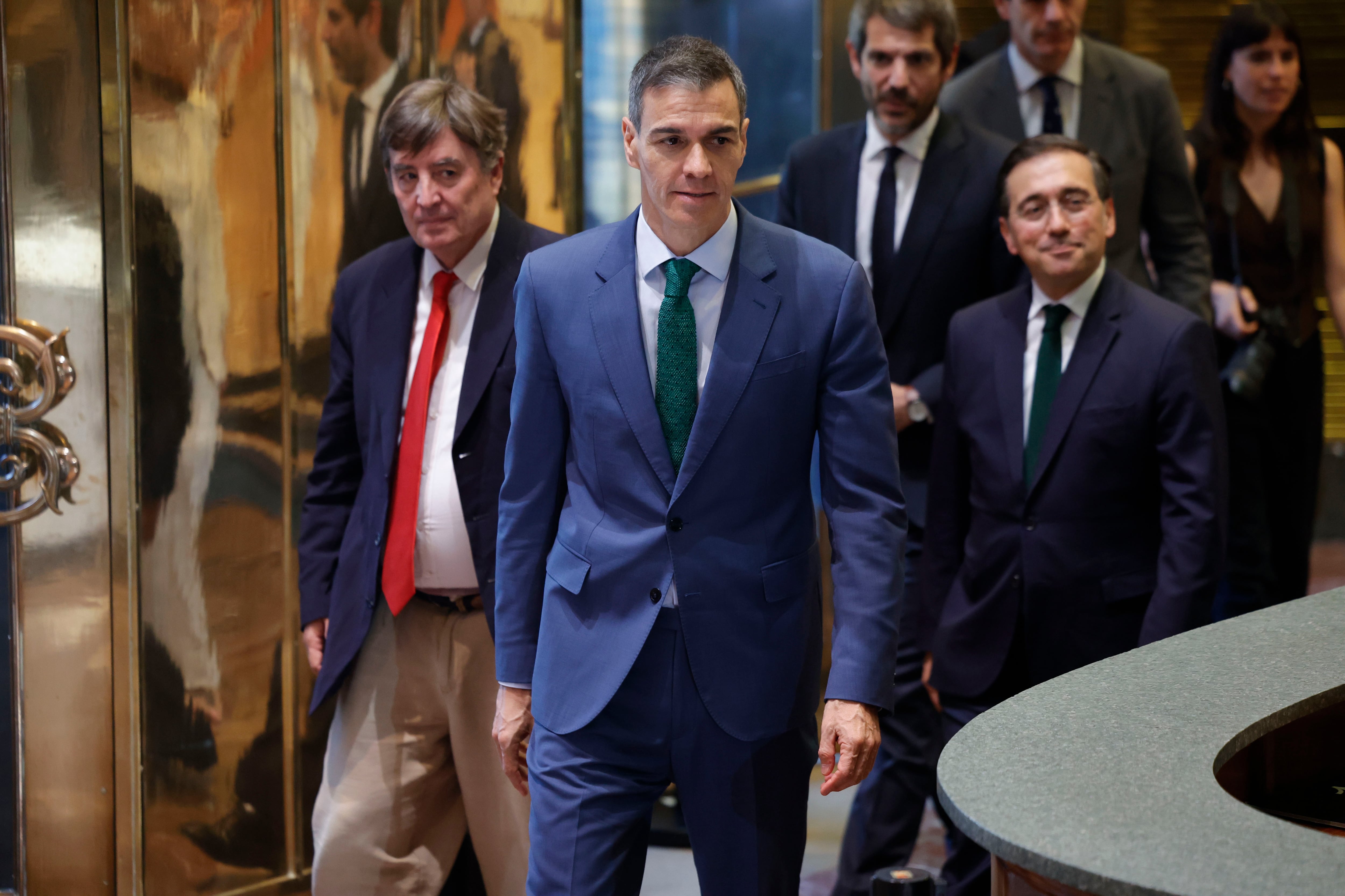 Sánchez se defiende al contraataque para ganar tiempo y llegar al verano