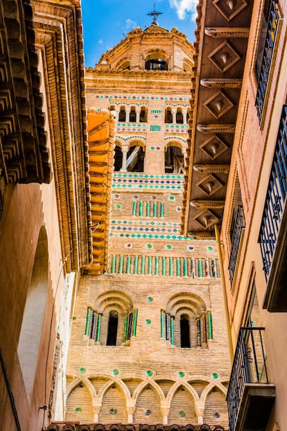 “Teruel existe”, reivindicaba #LaBrasaTorrijos. Y su catedral de Santa María de Mediavilla es uno de los edificios mudéjares mejor conservados de España y del mundo. Se construyó entre los siglos XII y XVI, y sus artesonados “son la hostia en frasco, amigos”, resaltaba en Twitter.
