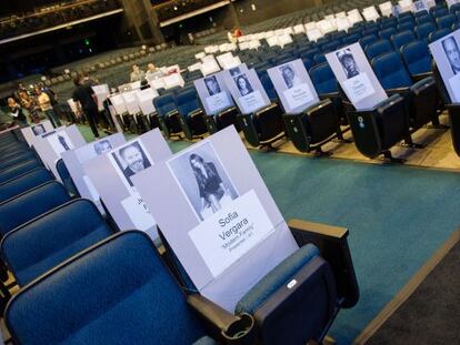 En el interior del Teatro Nokia de Los Angeles ya está todo listo para acoger a las estrellas televisivas.