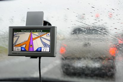 A GPS device on the windshield of a car.