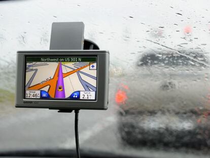 A GPS device on the windshield of a car.