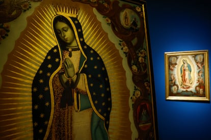 'La Virgen de Guadalupe con las cuatro apariciones' (1739), de
Manuel Osorio. Óleo sobre lienzo. S. I. Catedral de Palencia, capilla de la Inmaculada.