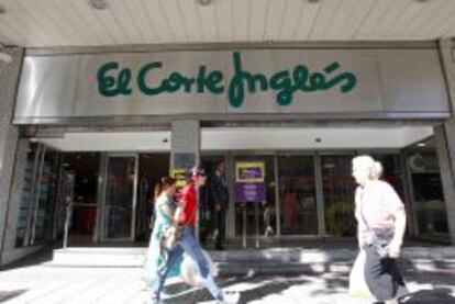 Entrada a un centro de El Corte Ingl&eacute;s en la calle Goya de Madrid.