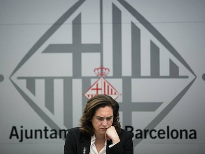 Ada Colau durante un pleno en el Ayuntamiento de Barcelona.