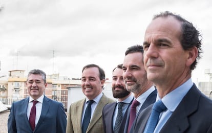 De derecha a izquierda, Esnanislao Urquijo, Luis Urquijo, Javier Elosúa Diego Fontán y José Ignacio Pedrero.