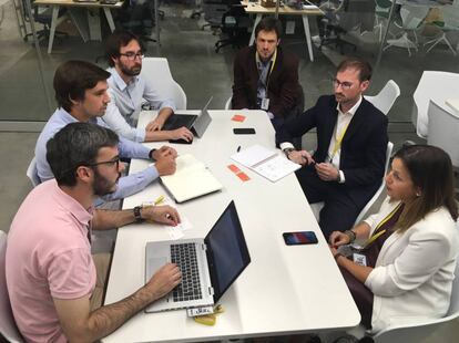 De izquierda a derecha: Carlos Mateo, Presidente de la Asociación Española de Startups; Jorge Montero, CEO de Homming; Javier Martí, Homming; Oliver Von Schiller, de Ecija Advisory; Constantino Vidal, de Ecija; y Leticia Domínguez, de Ecija.