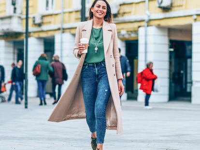 El vaquero es una prenda que se puede lucir en todas las épocas del año y que se adapta a distintos 'looks'. GETTY IMAGES.