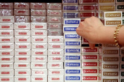 Phillip Morris pretende incitar a un mayor consumo con esta bajada radicial de precios del tabaco.