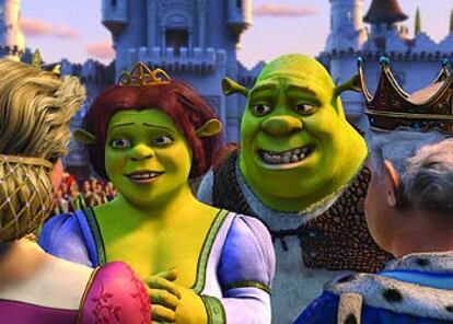 La princesa Fiona y Shrek saludan a los reyes en el país Muy Muy lejano de <i>Shrek 2.</i>