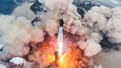 La nave Starship de SpaceX despega en su cuarto vuelo de pruebas, en Boca Chica, Texas