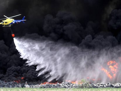 Incendio en el vertedero de neumáticos de Seseña, el 13 de mayo de 2016.