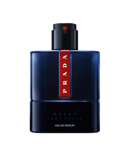 El azul marino del nuevo Luna Rossa Ocean Eau de Parfum, de Prada.