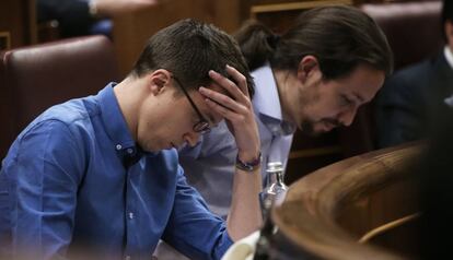 Íñigo Errejón (left) and Pablo Iglesias in Congress on Tuesday.