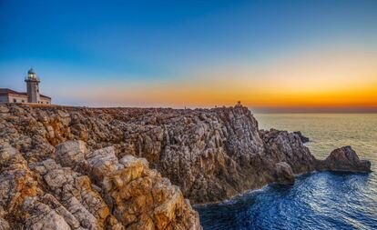 Atardecer en el faro de Punta Nati (Menorca).