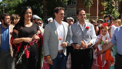 Begoña Villacís, Albert Rivera e Ignacio Aguado visitan la Pradera de San Isidro.
 
 