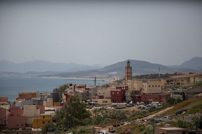 Una panorámica del barrio El Príncipe Alfonso, en Ceuta. Al fondo se puede ver Marruecos.
