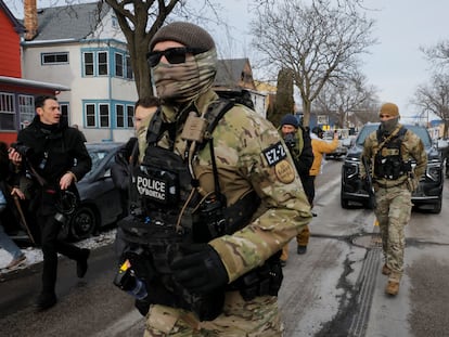 Agentes de la Patrulla Fronteriza en Minneapolis el 11 de enero.