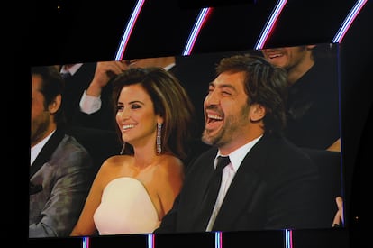 En febrero de 2010, Barcem y Cruz asistieron juntos a la entrega de los Premios Goya. Con este gesto, los actores hacían oficial su noviazgo en España