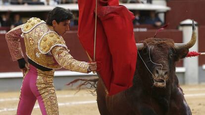 El torero Víctor Barrio, durante una corrida este año.