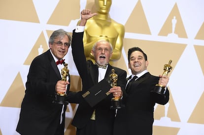 Mark Weingarten, Gregg Landaker y Gary A. Rizzo celebran su Oscar por mejor mezcla de sonido por 'Dunkerque'.