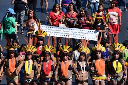 Bolsonaro se manifestó en varias ocasiones contra nuevas demarcaciones de tierras indígenas, cuyos habitantes viven según él "como si fueran animales en un zoológico".