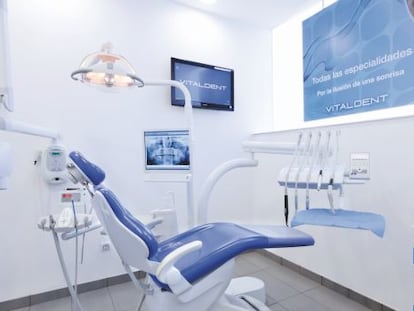 Las clínicas dentales sonríen al negocio en el exterior