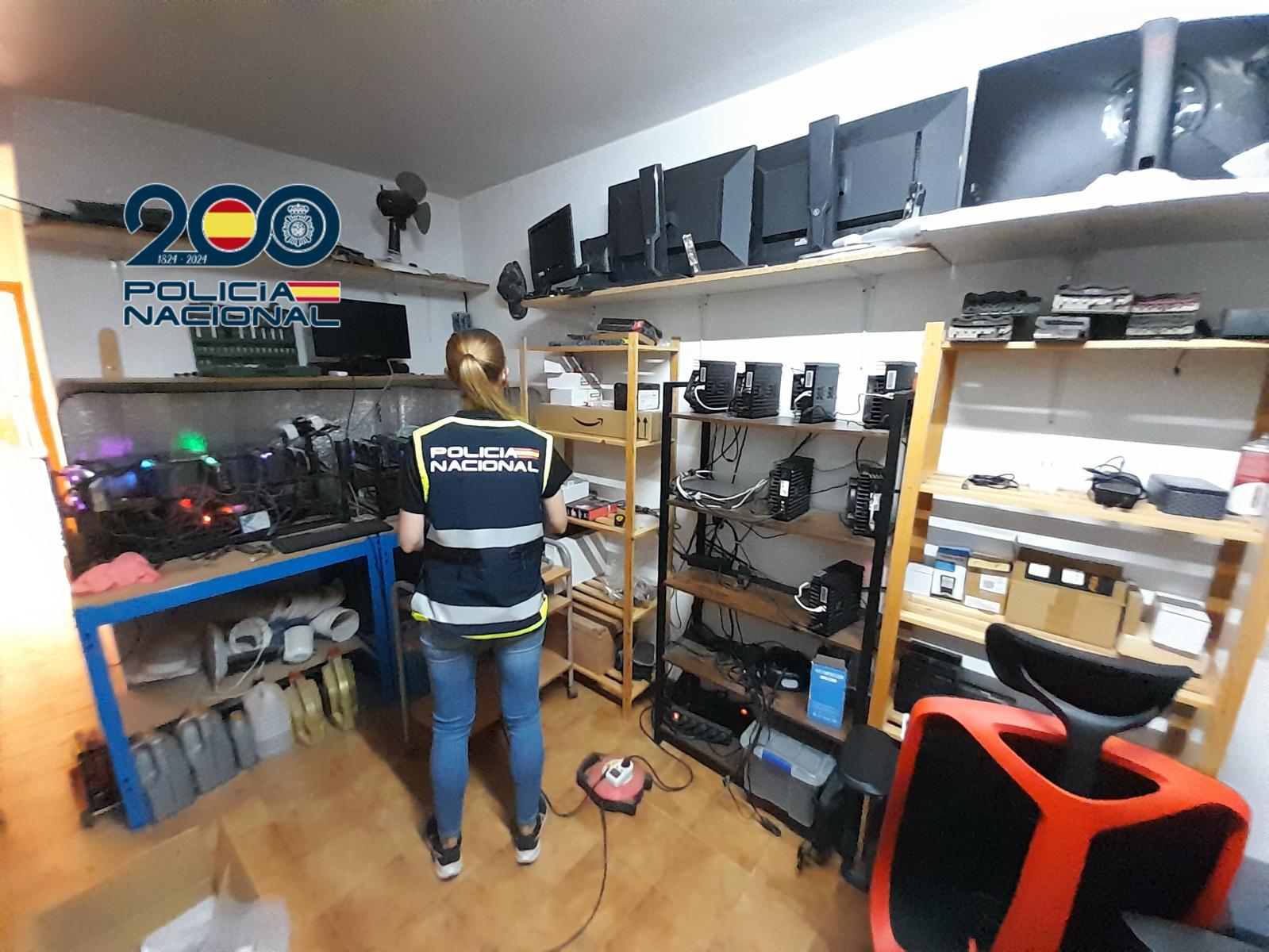 Registro de la Operación Lira, en la que la Policía Nacional desarticuló un grupo que ganó 1,1 millones con cuatro páginas de IPTV y dos canales de Telegram para distribuir contenidos pirateados.
