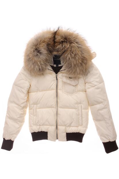 Si prefieres los abrigos más cortitos este modelo de Harmont&Blaine cuesta 552 euros.