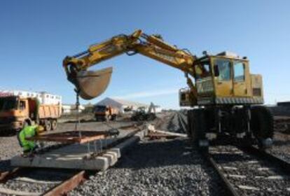 Imagen de 2009 de las obras de la l&iacute;nea de AVE que comunicar&aacute; Madrid y Lisboa a trav&eacute;s de Extremadura.