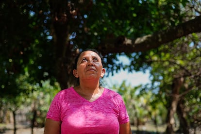 María del Pilar Amaya, madre de Walter Amaya, posa para un retrato en Jiquilisco, El Salvador.