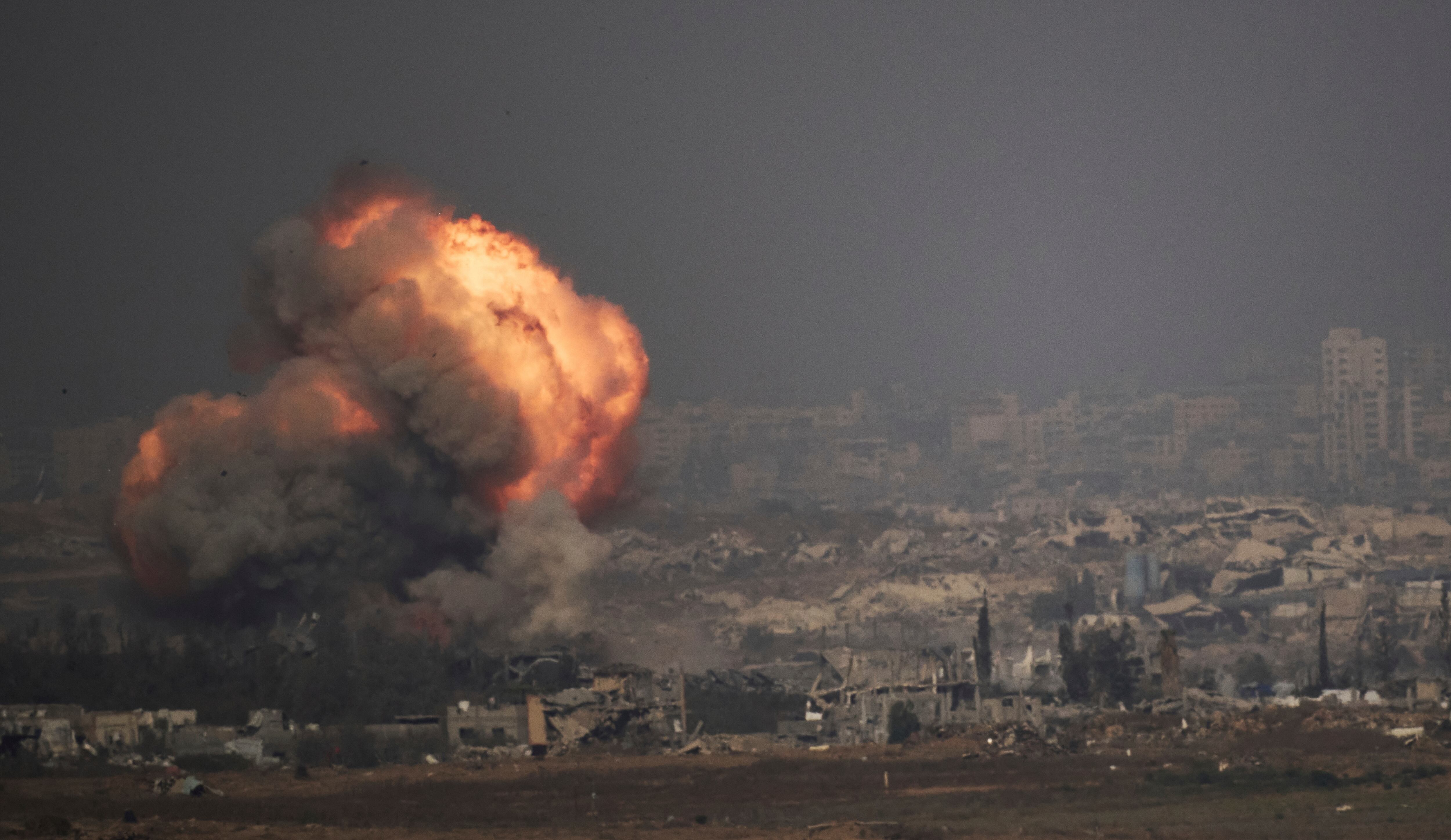 Un ataque israelí mata a 13 personas en el centro de Gaza