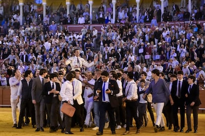 David de Miranda, a hombros en La Maestranza, el pasado sábado, 10 de mayo.