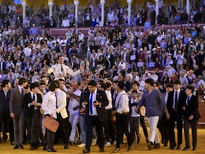 David de Miranda, a hombros en La Maestranza, el pasado sábado, 10 de mayo.