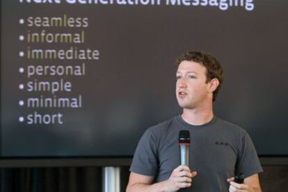 Mark Zuckerberg durante la presentación del servicio de correo de Facebook.