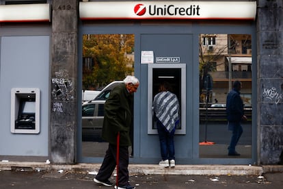 Una oficina de UniCredit en Roma, este martes.